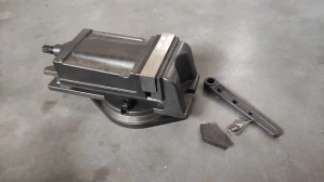 B005 Magma  Q12 Otočný strojní svěrák 160mm
