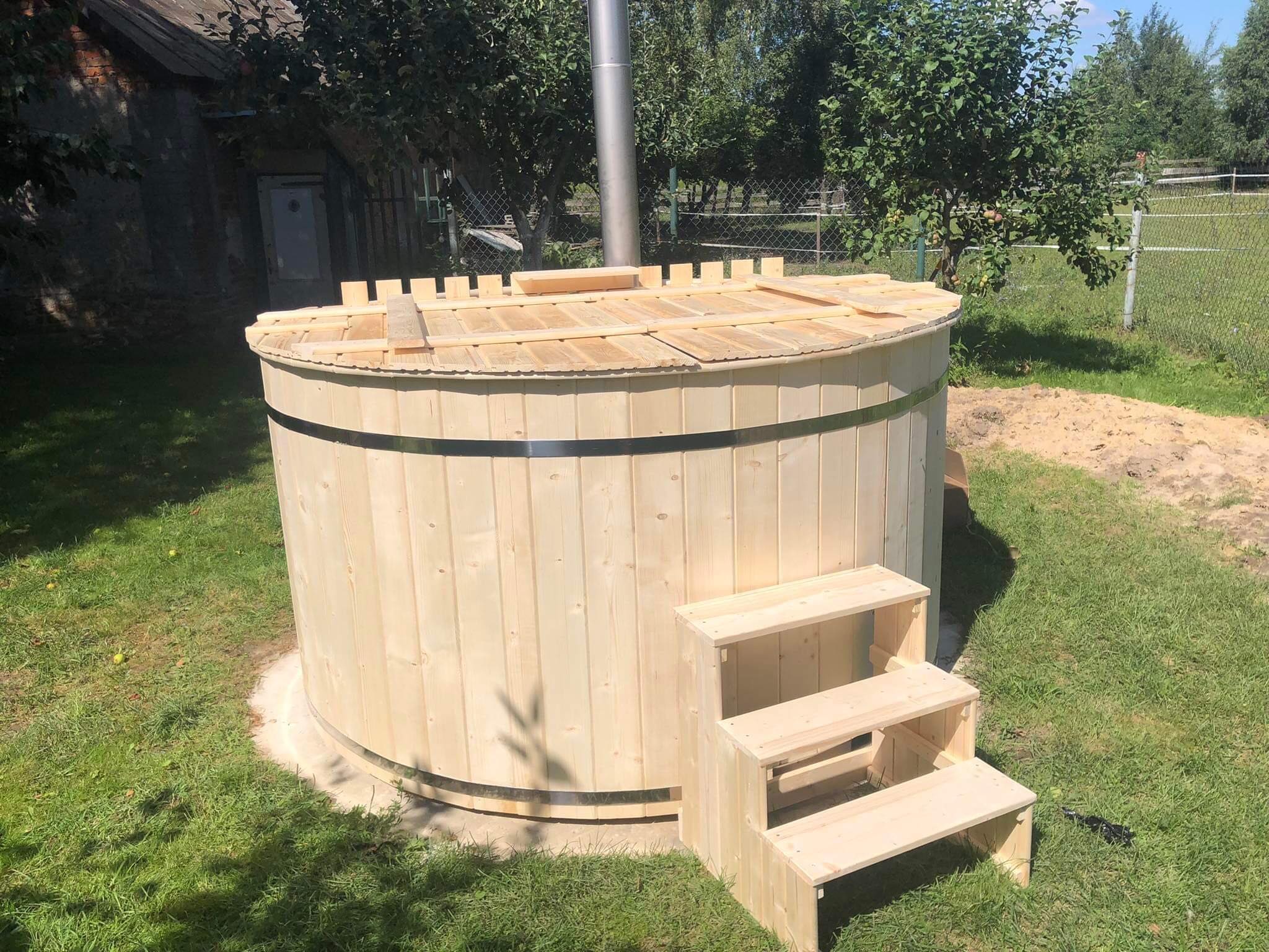 BK220 Dřevěná koupací káď horký sud hot tub včetně příslušenství 220cm