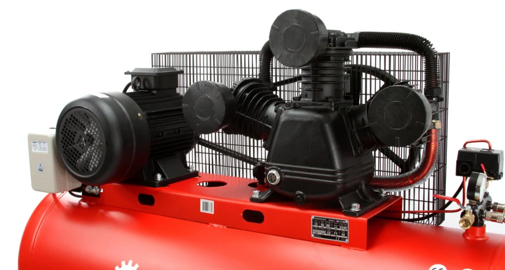 MAR-POL M88423  Kompresor olejový 300l 3 PÍSTY 7,5kW 1150 l/min třipístový W-0,9/8 W3090