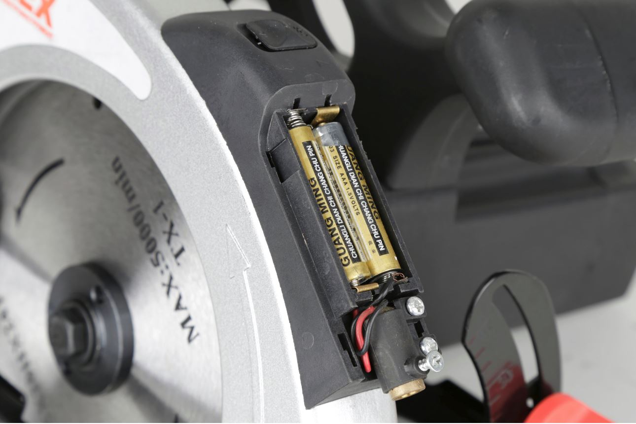 MAX LXCS18 Kotoučová pila ruční na dřevo Laser 1800W, 230V Řezačka, pilka