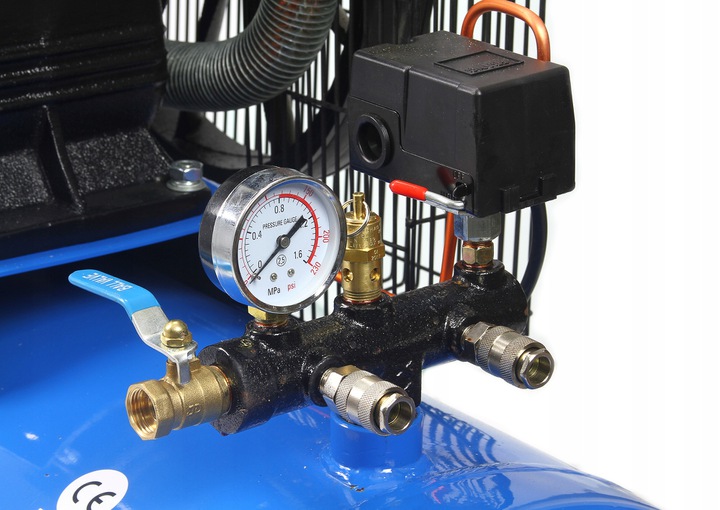 MAR-POL M80682A Olejový kompresor 200L 10bar 4kW  /V-0.6/8/ RIPPER 