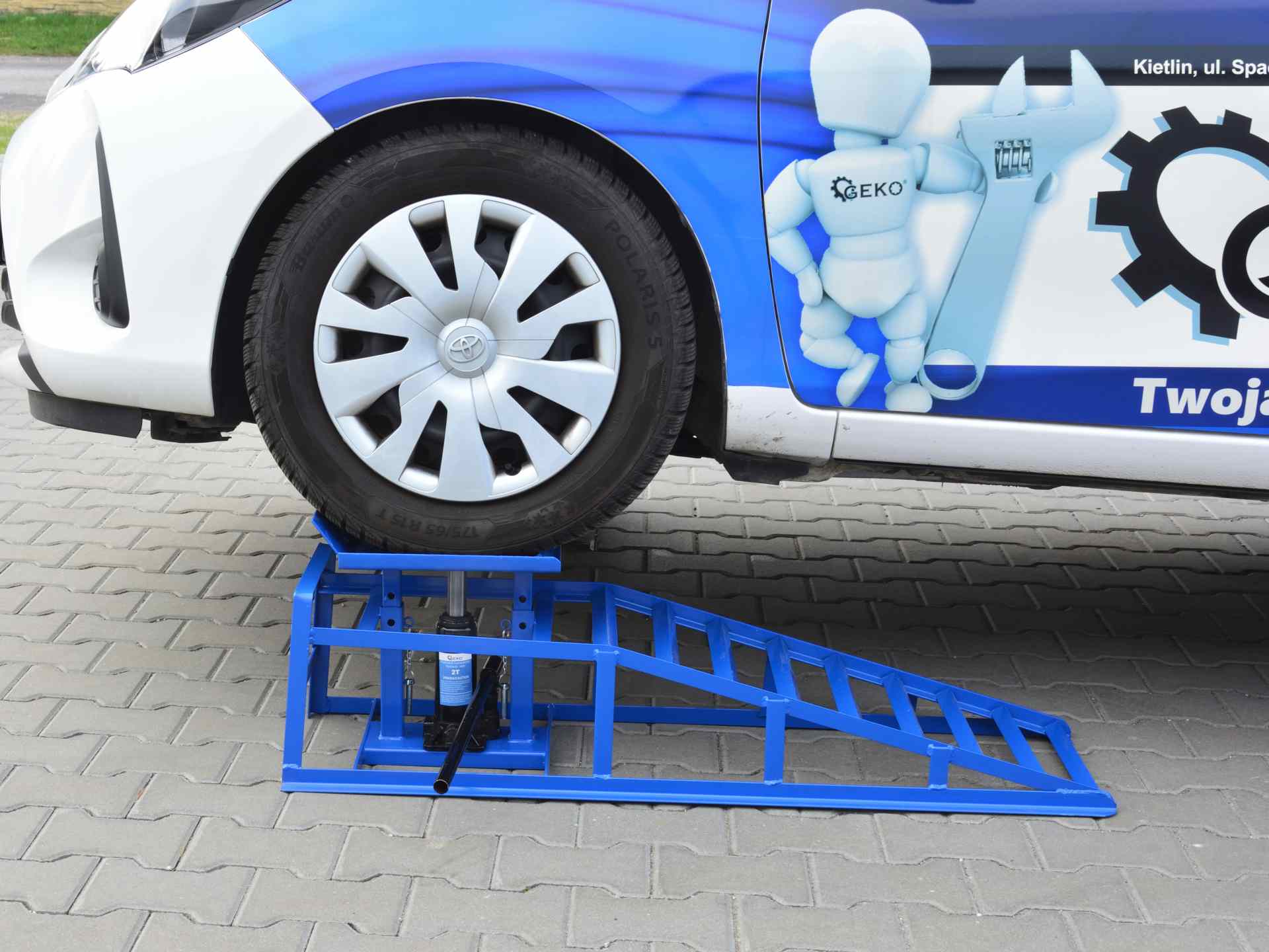 GEKO 2ks G02048 Nájezdová hydraulická rampa zvedák pod auto 2T 2kusy