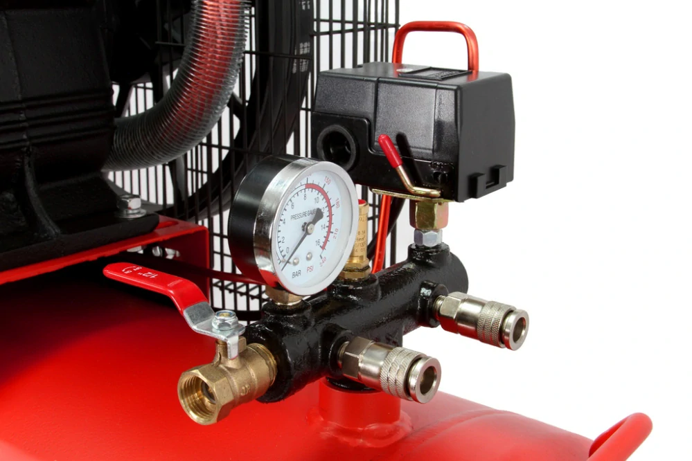 MAR-POL M88423  Kompresor olejový 300l 3 PÍSTY 7,5kW 1150 l/min třipístový W-0,9/8 W3090