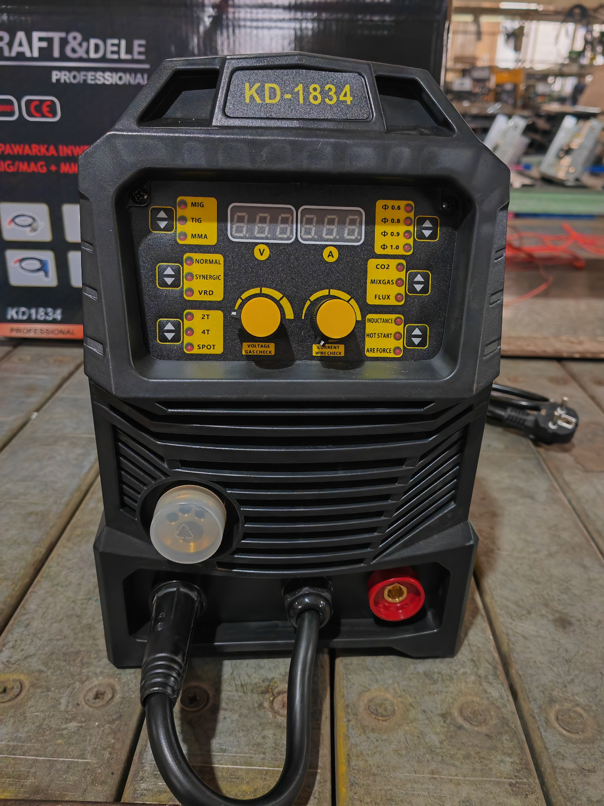Kraft&Dele KD1834 Invertorová svářečka MIG MAG MMA TIG LIFT Synergy IGBT 240A LCD