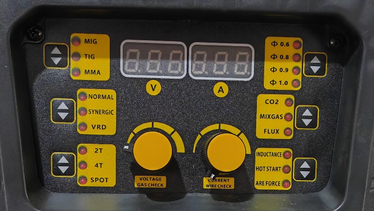 Kraft&Dele KD1834 Invertorová svářečka MIG MAG MMA TIG LIFT Synergy IGBT 240A LCD