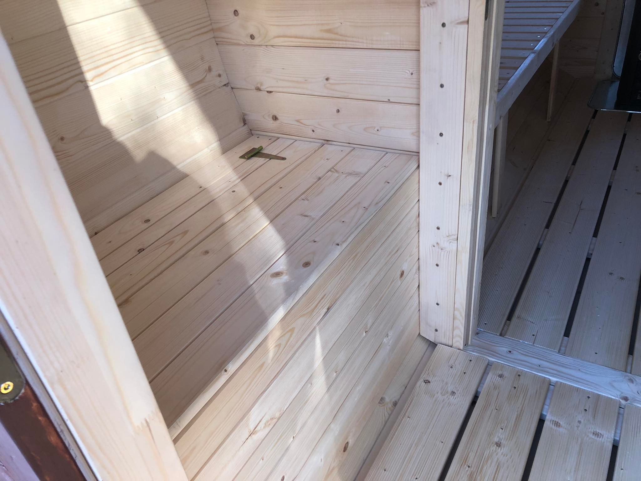 SD-380 Dřevěná sudová sauna 3,8m x 2,2m s příslušenstvím smrk